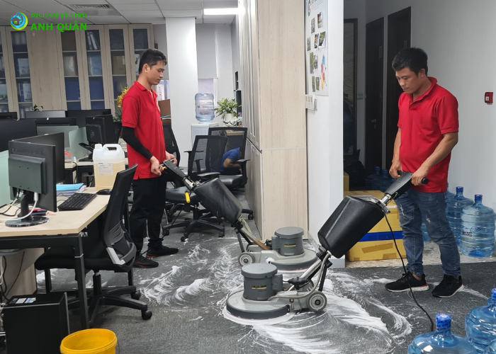 Giặt thảm bằng chất tẩy chuyên dụng (5)