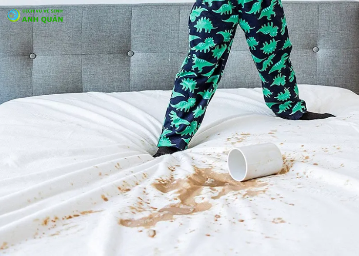 cách giặt nệm bị mốc (1)