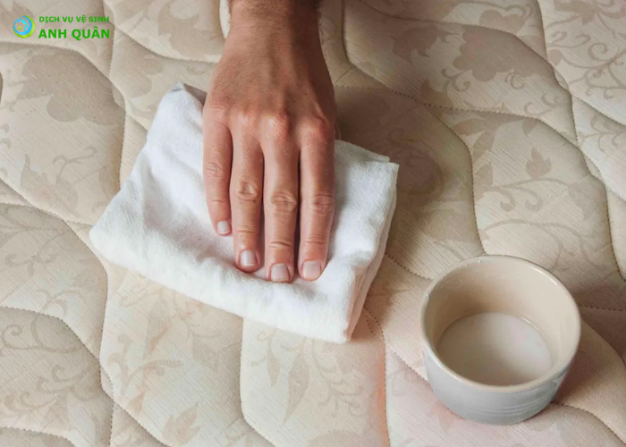 cách giặt nệm bị mốc (3)