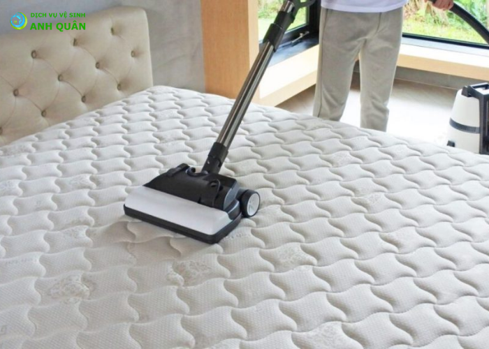 cách vệ sinh nệm bằng máy hút bụi (3)
