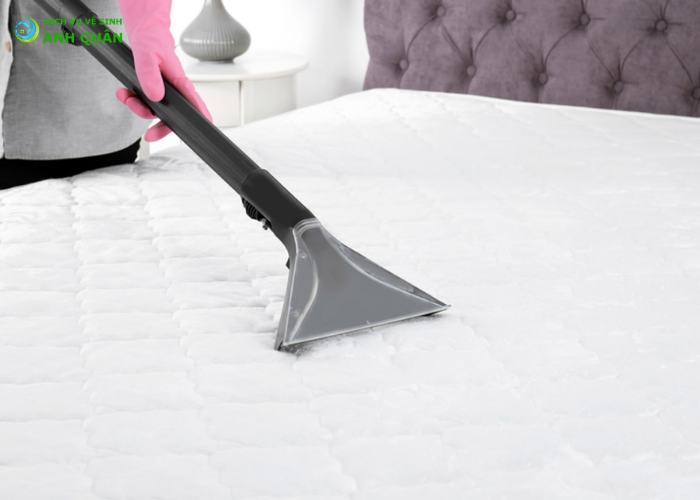 cách vệ sinh nệm bằng máy hút bụi (4)
